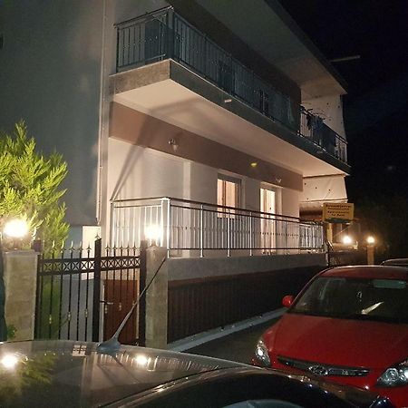 Dimitris Apartments Неа Плагия Екстериор снимка